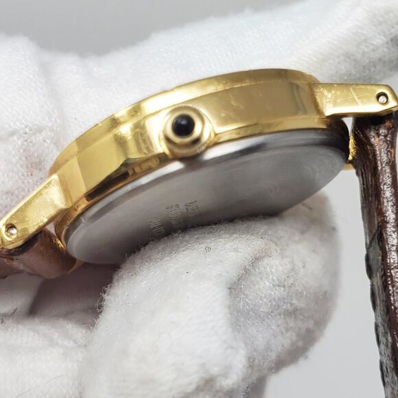 Disney X Lorus Mickey Mouse Gold Vintage 1990s Watch - Picture 5 of 11